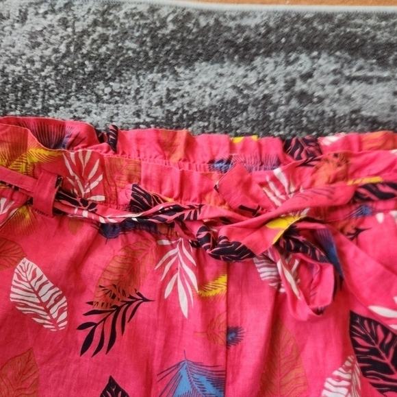 NWT Liz Banks Limited Red w/Floral Cotton 5" Inch Inseam Paperback Shorts sz 3X - Picture 4 of 11